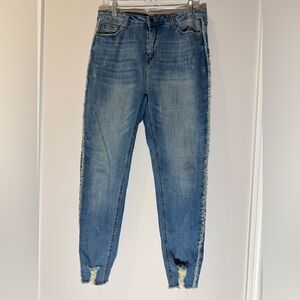 Fashion Nova jeans medium wash distressed Sz‎ 15 (XL) 32.5X28” Ankle cropped